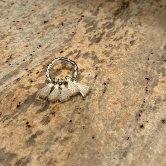 One woman's silver fringe earring - Picture 1 of 4
